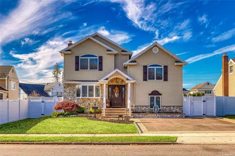 1 Wood Ave, Massapequa, NY 11758