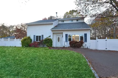 22 Margaret Dr, Coram, NY 11727