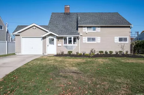 344 Twin Ln S, Wantagh, NY 11793