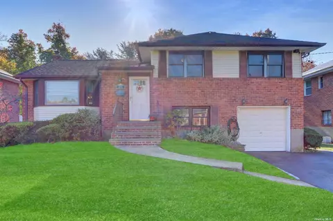2572 Iris Ln, North Bellmore, NY 11710