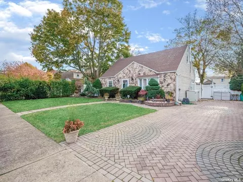 1016 Alexander Ave, Uniondale, NY 11553