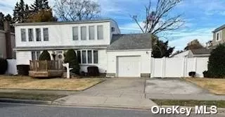 153 N Suffolk Ave, Massapequa, NY 11758