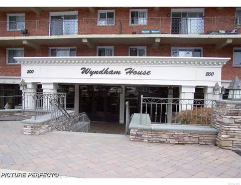 200 Atlantic Ave #135, Lynbrook, NY 11563