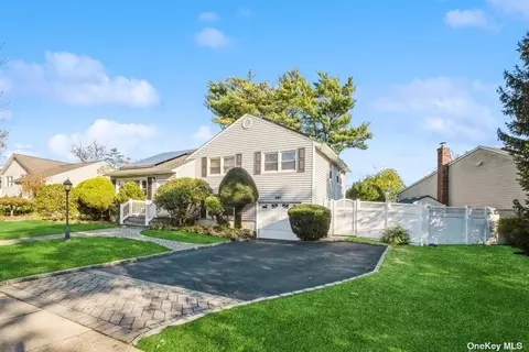 697 Wenwood Dr, East Meadow, NY 11554