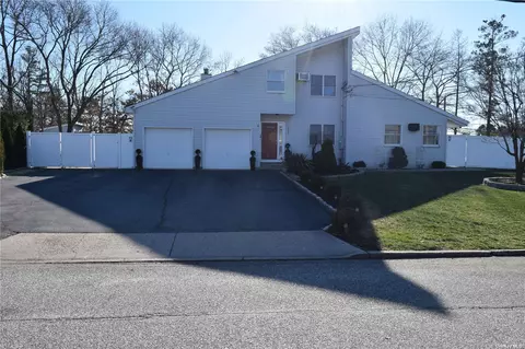 1600 Lad Ave, Medford, NY 11763