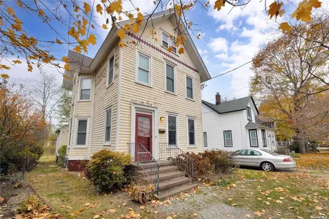50 Greene Ave, Amityville, NY 11701