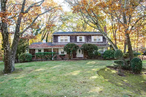 52 Randolph Dr, Dix Hills, NY 11746