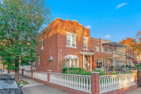 25-01 23rd Ave, Long Island City, NY 11105