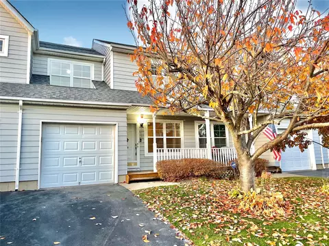 75 Northwood Blvd #75, Central Islip, NY 11722