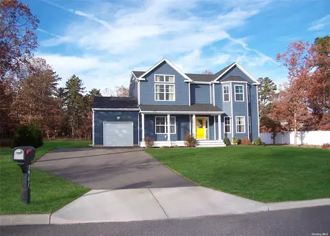 1901 Fire Ave, Medford, NY 11763