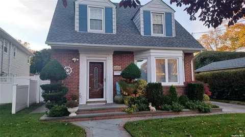 601 S 13th St, New Hyde Park, NY 11040