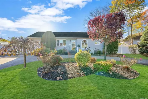 1533 14th St, West Babylon, NY 11704