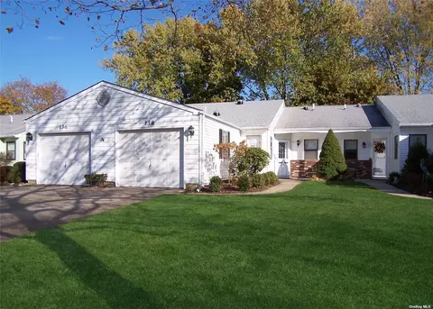 138 Knolls Dr #138, Stony Brook, NY 11790