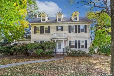85 Violet Ave, Floral Park, NY 11001