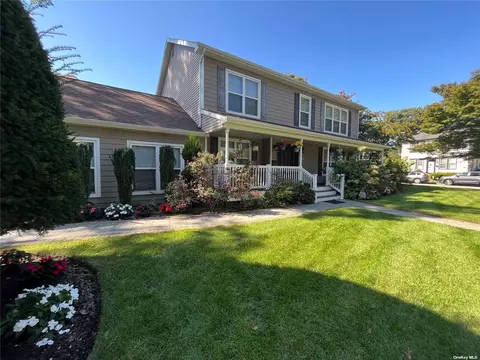 1550 Hendrickson Ave, Merrick, NY 11566