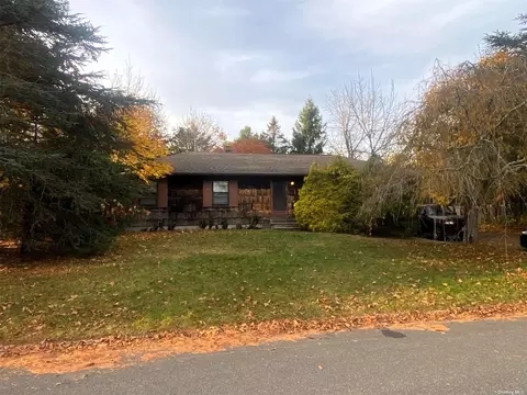 21 Linda Ln, East Moriches, NY 11940