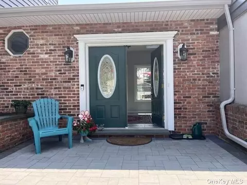 42 Petty Ln, Medford, NY 11763