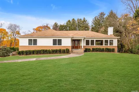 35 Woodhill Ln, Manhasset, NY 11030
