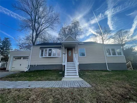 2155 White Birch Dr, Yorktown, NY 10598