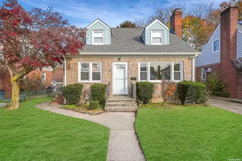 3 East Ave, Glen Cove, NY 11542