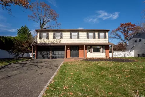 111 Wood Ln, Hauppauge, NY 11788