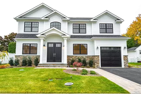 24 Greenvale Ln # A, Syosset, NY 11791