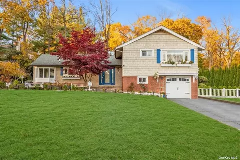 11 Tanners Rd, Great Neck, NY 11020