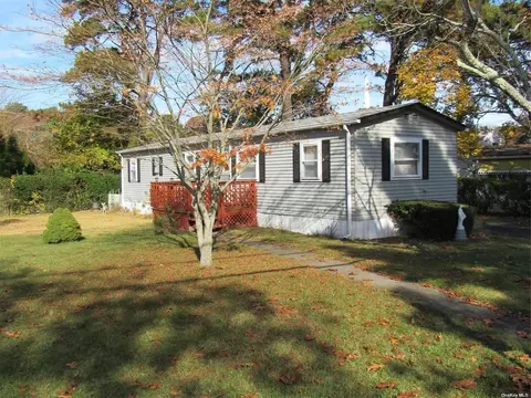 525- P2 Riverleigh Ave #P2, Riverhead, NY 11901