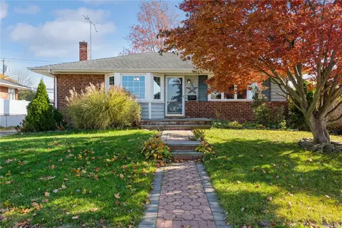 519 Whittier Ave, Levittown, NY 11756