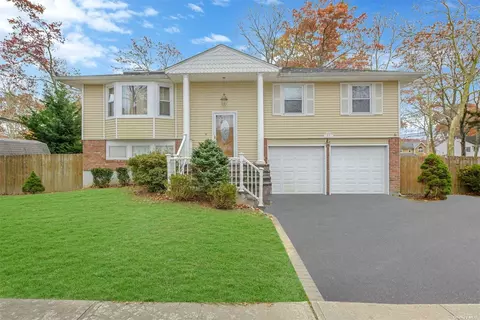 11 Huntington Ave, Kings Park, NY 11754