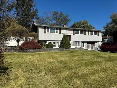 3 Fairway Dr, Port Jefferson Station, NY 11776