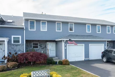 173 Alicia Dr #173, North Babylon, NY 11703