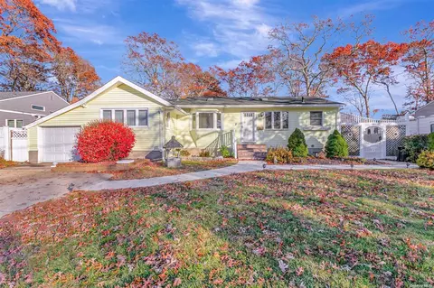 69 Broadway Ave, Sayville, NY 11782