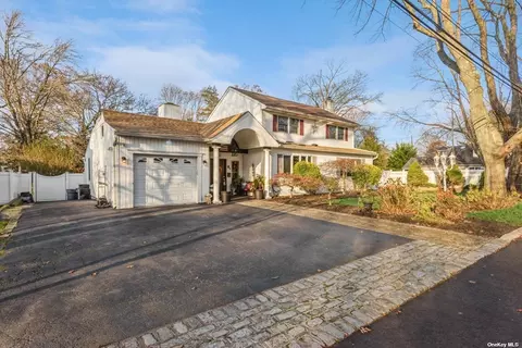 203 E 20th St, Huntington Station, NY 11746