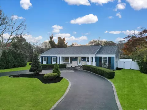 160 Edgewood Ave, Oakdale, NY 11769