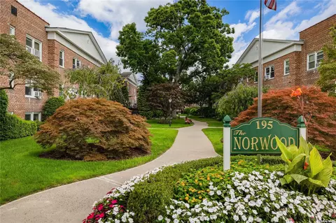 195 N Village Ave #A-22, Rockville Centre, NY 11570