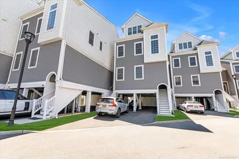 351 Marina Pointe Dr #351, East Rockaway, NY 11518