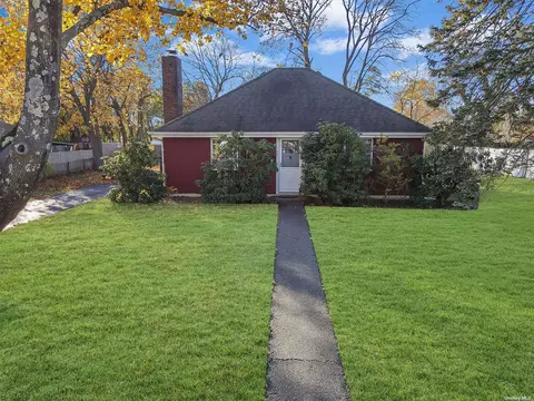 28 Homestead Ave, Port Jefferson Station, NY 11776
