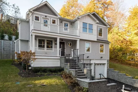 76 Mccouns Ln, Oyster Bay, NY 11771