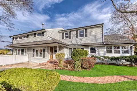 3 Gladys St, Valley Stream, NY 11581
