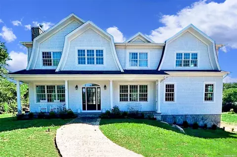 490 Montauk Hwy, Southampton, NY 11968