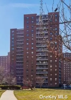 61-25 98th St #5F, Rego Park, NY 11374