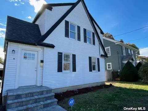 9 3 Rd Ave, East Northport, NY 11731