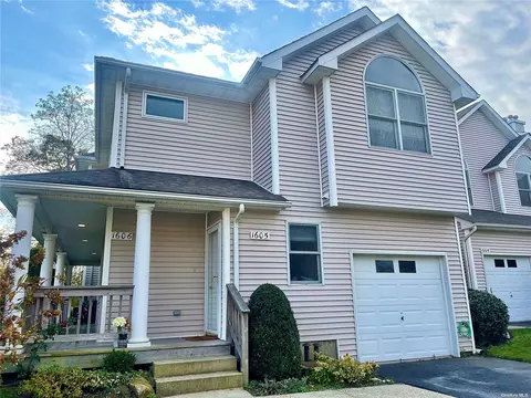 1605 Willow Pond Dr, Riverhead, NY 11901