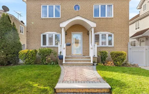 79-32 262nd St, Floral Park, NY 11004