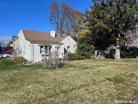 69 Main Pkwy E, Plainview, NY 11803