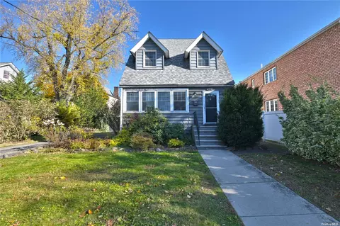 39-15 212th St, Bayside, NY 11361