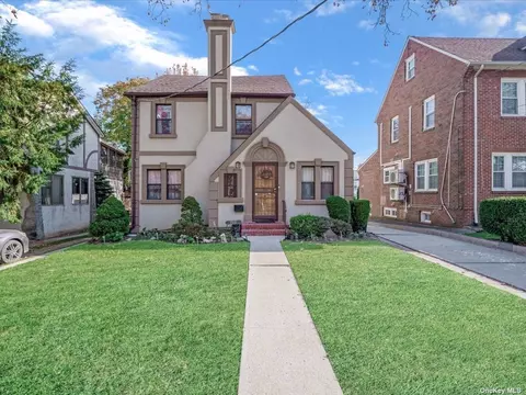 29-31 159th St, Flushing, NY 11358