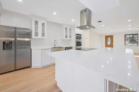 2 Hamilton St, Patchogue, NY 11772