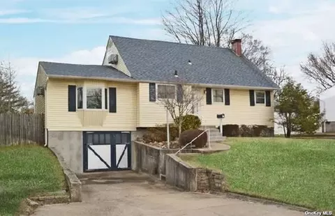 2907 Kane Ave, Medford, NY 11763